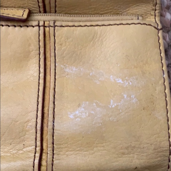 Bright yellow fossil trifold wallet - Picture 4 of 4